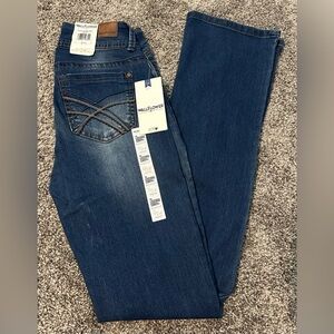 Wallflower Juniors Lucious Curvy Fit Bootcut Jeans NWT Size 0/24 regular